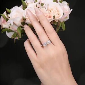 Elegant Silver Women's Ring